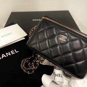 ❌❌SOLD❌❌CHANEL Small Vanity w/Chain Black Lambskin